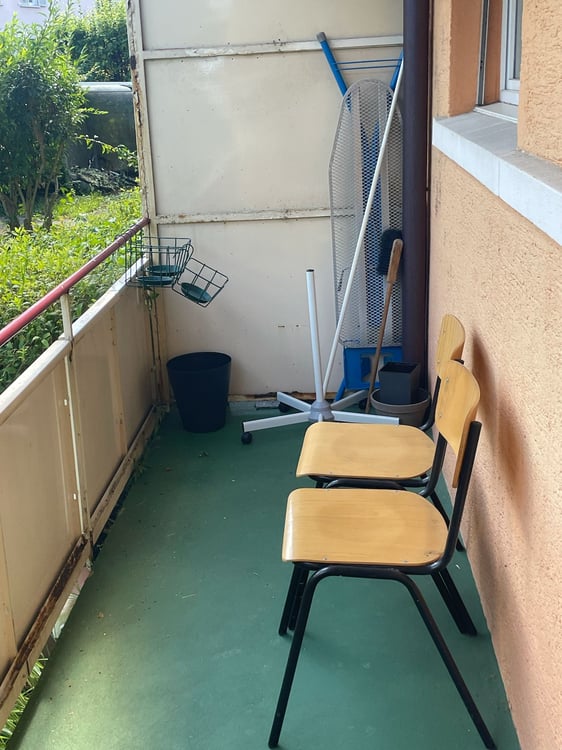 Charming 2.5-Room Apartment with Modern Amenities in Zürich 4