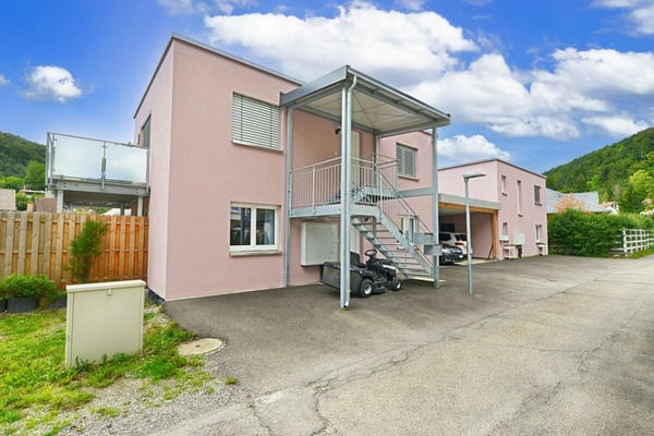 2-Familienhaus mit 2.5-Zi. Wohnungen als Renditeobjekt 1