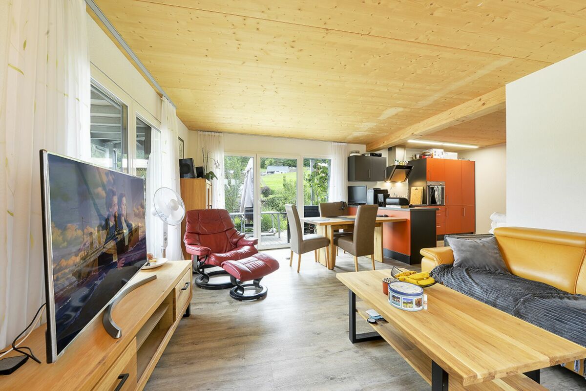 Maison unifamiliale et bifamiliale sur un grand terrain pour usage personnel ou comme objet de rendement copie