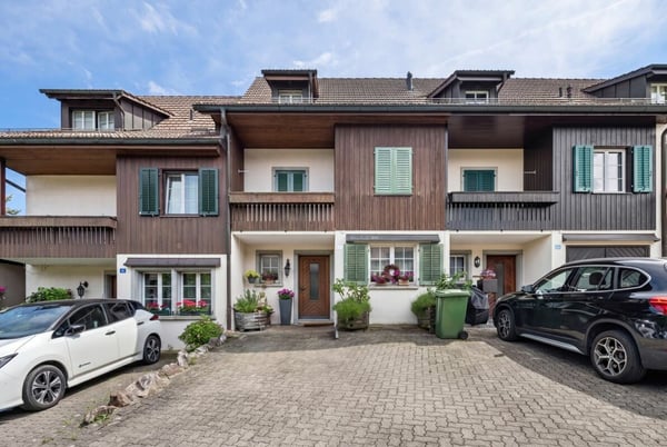 Charnantes 6.5-Zi. Reihenhaus an familienfreundlicher Lage 1