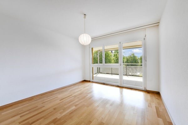 Gepflegte 4.5-Zi. Eigentumswohnung an idealer Lage mit grossem Balkon 12