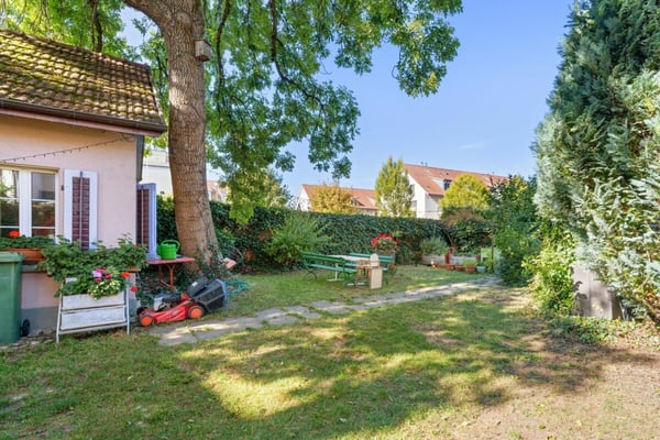 Mehrfamilienhaus mit Nebengebäude und Garten im Zentrum von Pfäffikon 17