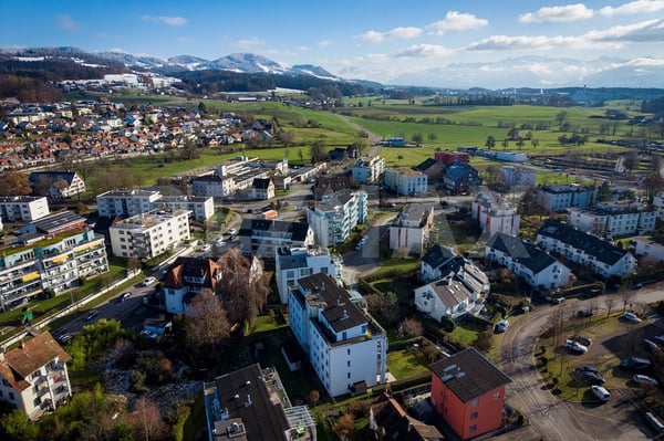 Charmante 1.5-Zimmer-Wohnung mit Sonnenbalkon und schöner Fernsicht 3