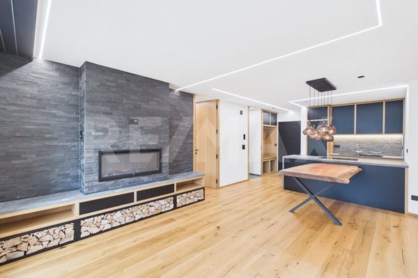 Alpiner Wohntraum: Stilvoll renovierte 2.5-Zimmerwohnung mit Balkon 10