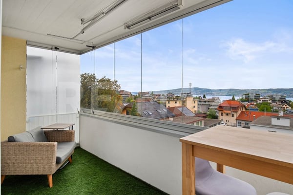 Schöne 4-Zimmer Wohnung mit wundervollem Blick auf den Zürichsee 4