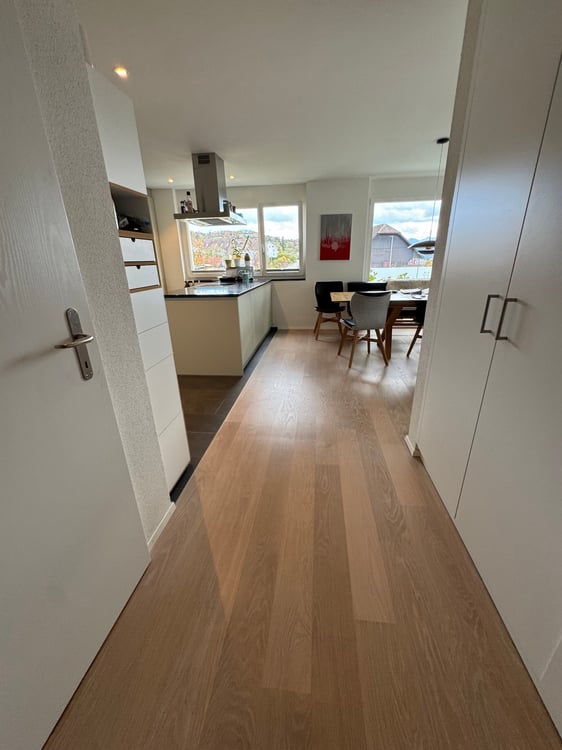 Moderne 1.5-Zimmer-Wohnung mit Blick auf den See- und in die Berge 26