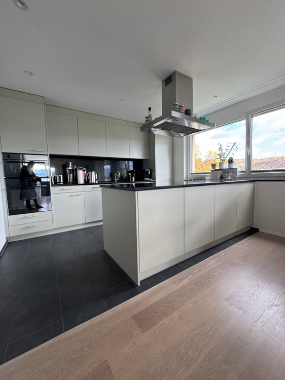 Moderne 1.5-Zimmer-Wohnung mit Blick auf den See- und in die Berge 24