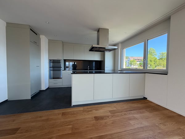 Moderne 4.5-Zimmer-Wohnung mit Blick auf den See- und in die Berge 24