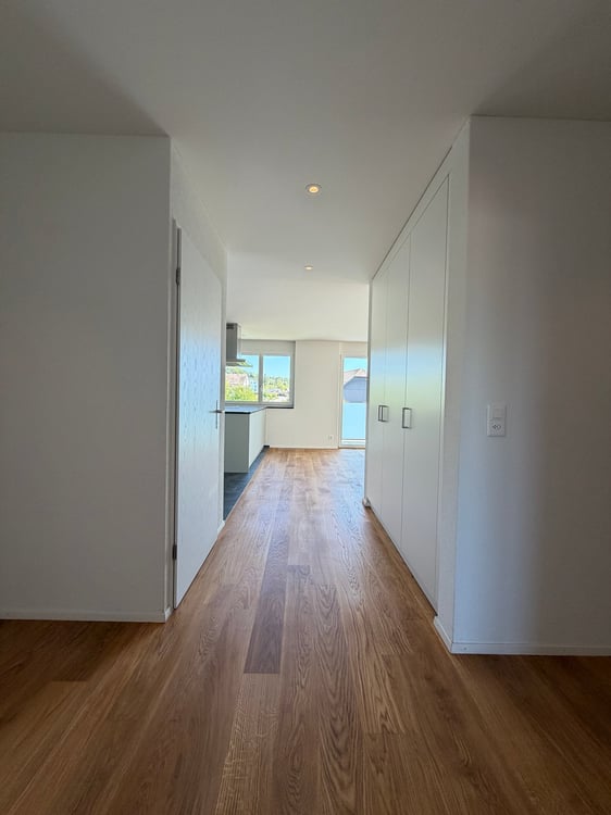 Moderne 4.5-Zimmer-Wohnung mit Blick auf den See- und in die Berge 17