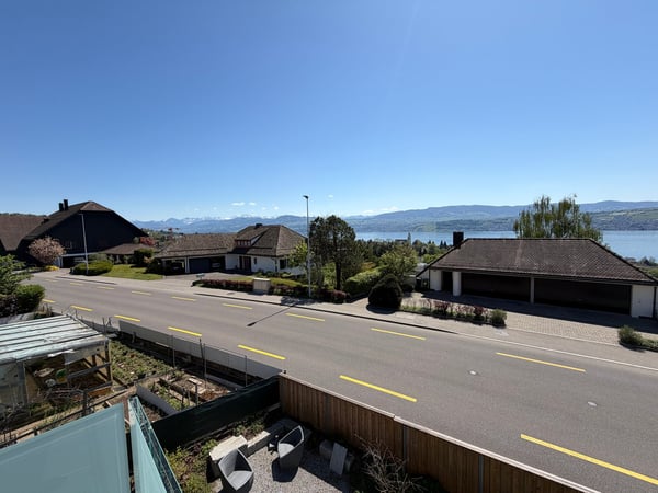 Moderne 4.5-Zimmer-Wohnung mit Blick auf den See- und in die Berge 7