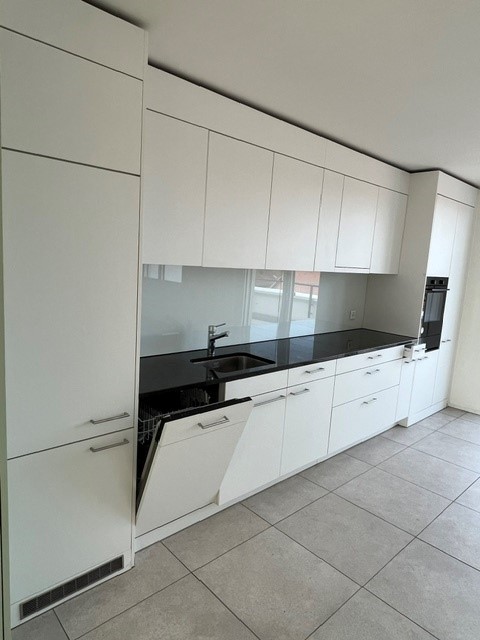 moderne und grosszügige Wohnung im Zentrum von Dübendorf zu vermieten. 4