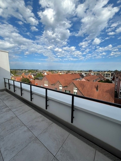 moderne und grosszügige Wohnung im Zentrum von Dübendorf zu vermieten. 6