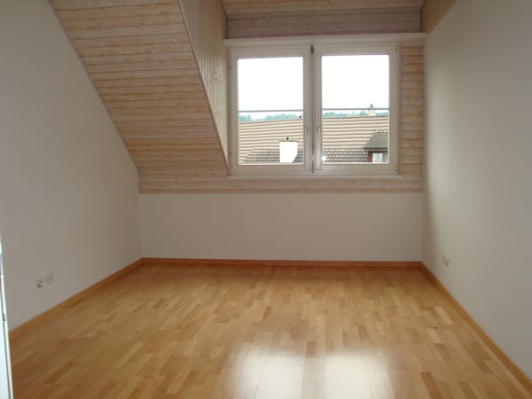 Wohnen am Dorfrand / 3.5 Zimmer Maisonette mit offenem Dachstock 8