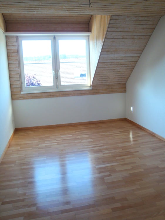 Wohnen am Dorfrand / 3.5 Zimmer Maisonette mit offenem Dachstock 9