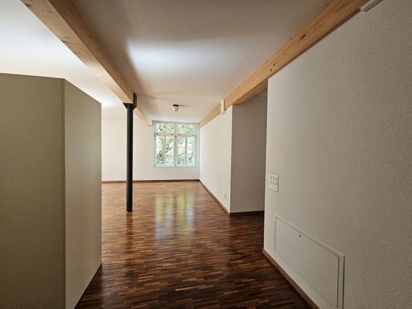 Helle 3.5 Zimmerwohnung am Klosterplatz mit viel Charme 3