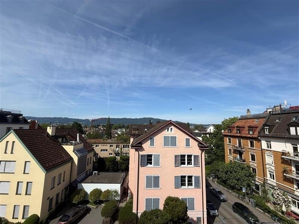 Perfekte Lage, top Ausstattung: 2.5 Attikawohnung nahe Hottingerplatz 11