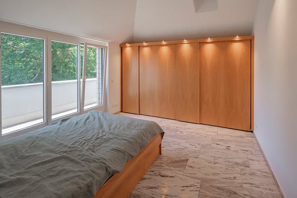 Charmante 2.5-Zimmer-Attikawohnung mit Terrasse in Uitikon 9