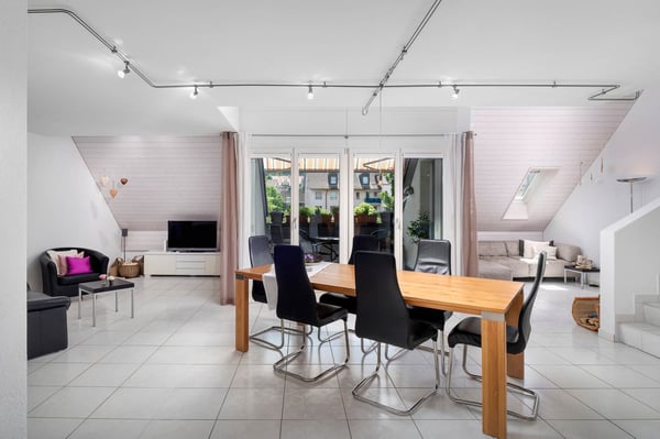 Charmante 6.5-Zimmer-Dachmaisonette mit Cheminée & Weitsicht 1