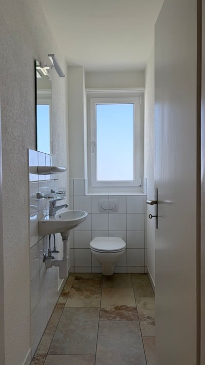 Komplett renovierte 4-Zimmer-Wohnung mit grossem Balkon 13