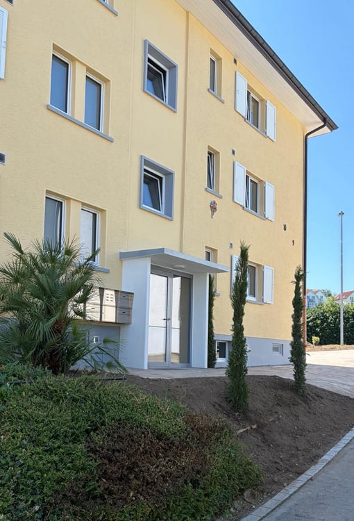 Komplett renovierte 4-Zimmer-Wohnung mit grossem Balkon 4