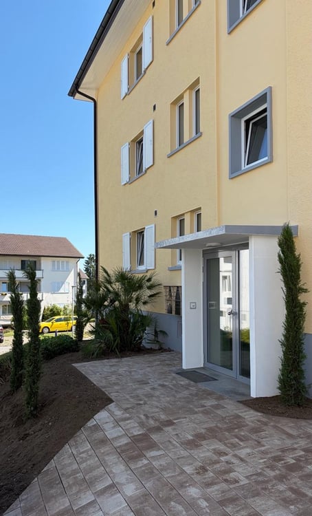 Komplett renovierte 4-Zimmer-Wohnung mit grossem Balkon 3