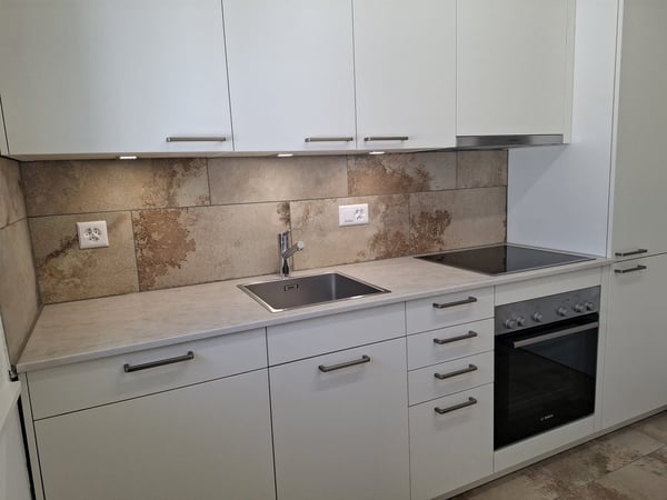 Komplett renovierte 4-Zimmer-Wohnung mit grossem Balkon 8