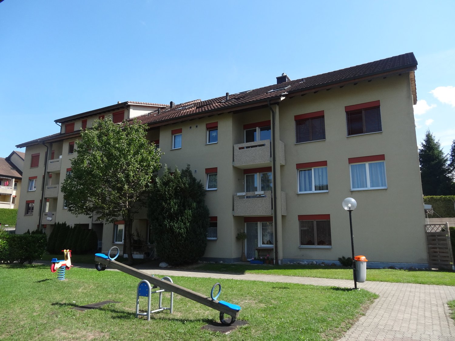 Bild Moderne 2.5-Zimmerwohnung mit grossem Balkon – Familienfreundlich & zentral in Reinach