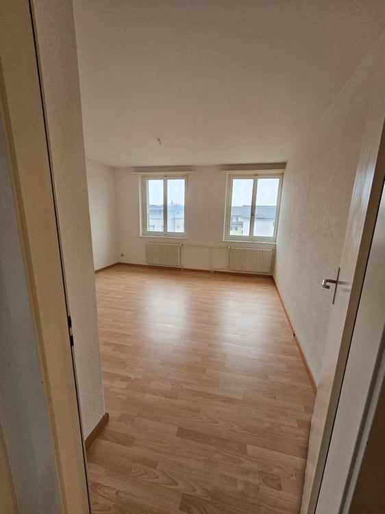 Freundliche, lichtdurchflutete 1-Zimmer-Wohnung in Biel 4