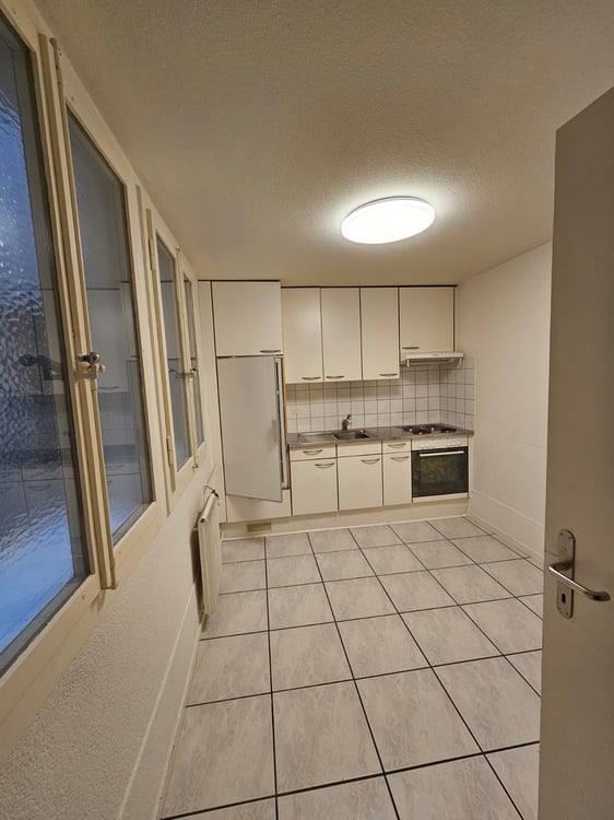 Freundliche, lichtdurchflutete 1-Zimmer-Wohnung in Biel 2