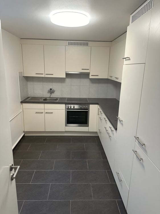 Erstvermietung! Neu renoviertes Einzelzimmer in Biel! 3