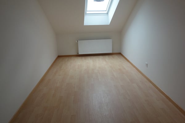 Erstvermietung! Neu renoviertes Einzelzimmer in Biel! 2