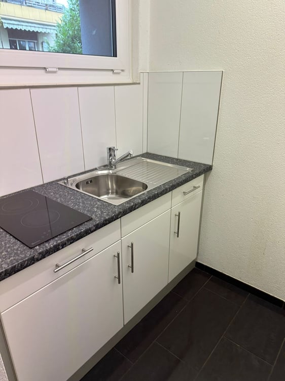 Gemütliche 2-Zimmerwohnung am Blumenrain 52 in Biel zu vermieten 4