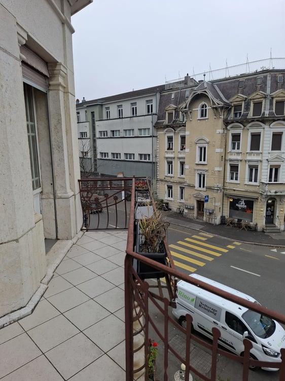 Wunderschöne 1 Zimmerwohnung mit einem riesen Balkon zu vermieten 26