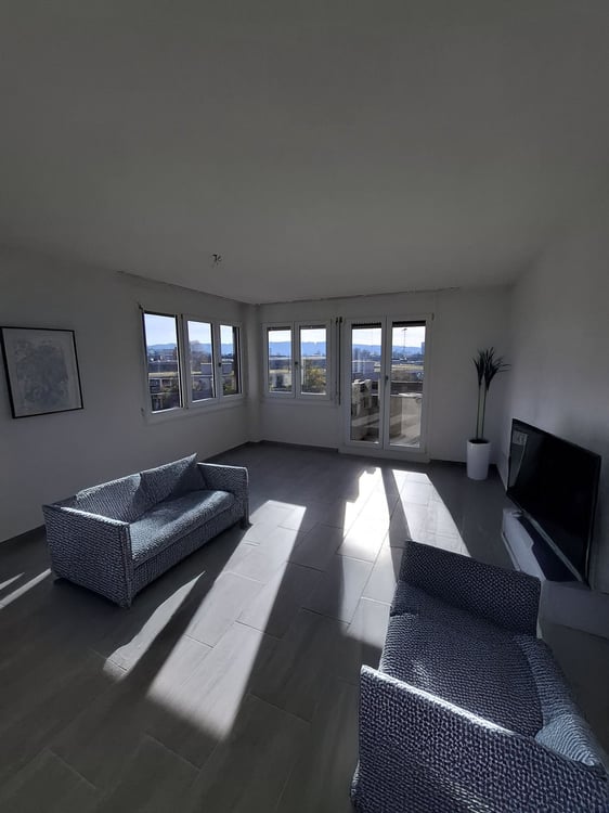 Charmante, teilrenovierte 1.5 Z-Wohnung mit Aussicht 8