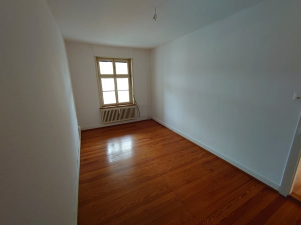 Charmante 1-Zimmerwohnung mit geschlossenem Balkon an der Schlossgasse 15, Basel 4