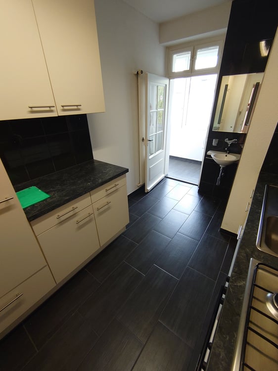 Charmante 1-Zimmerwohnung mit geschlossenem Balkon an der Schlossgasse 15, Basel 5