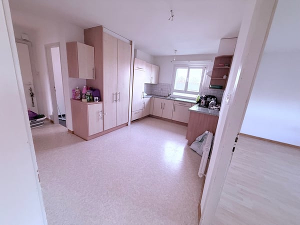 Helle 1.5-Zimmer-Wohnung an grüner Lage – direkt neben dem Einkaufszentrum Hubzelg 8