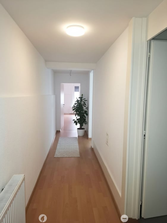 Neuwertige unmöblierte 3.5 Zimmerwohnung zentral in Biel 6