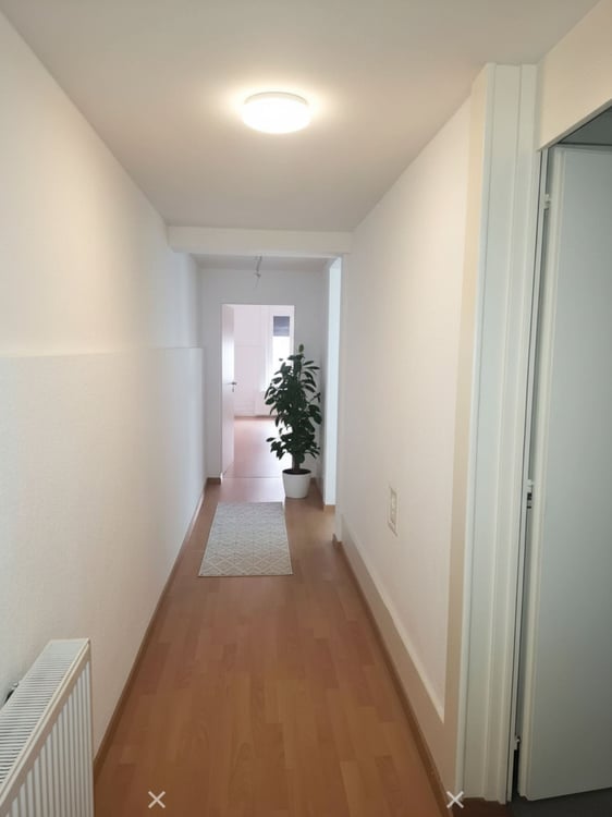 Neuwertige unmöblierte 4.5 Zimmerwohnung zentral in Biel 6