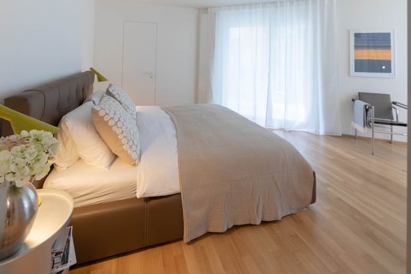 Tastefully and spacious furnished 1-bedroom apartment with service for rent 3