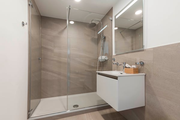 Furnished 1-Bedroom Apartment Zurich Wiedikon – central, Balcony & cleaning Servic 9