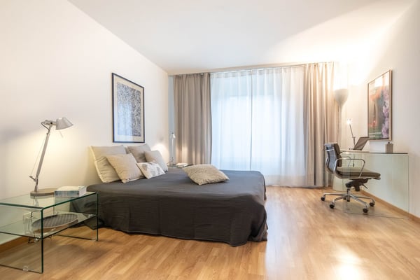 Furnished 2-Bedroom Apartment in Zurich – Balcony & Weekly Cleaning 5