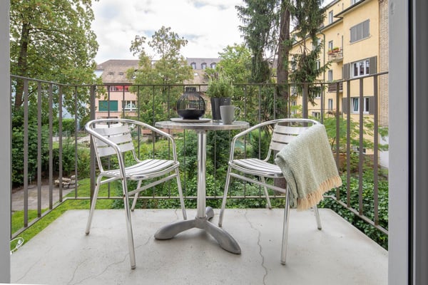 Furnished 2-Bedroom Apartment in Zurich – Balcony & Weekly Cleaning 8