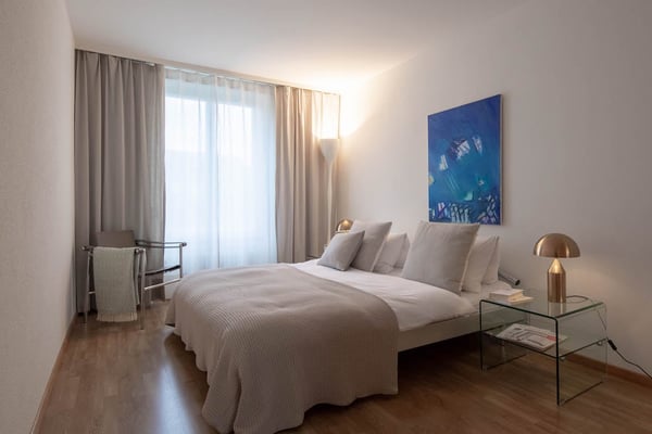 Furnished 2-Bedroom Apartment in Zurich – Balcony & Weekly Cleaning 6