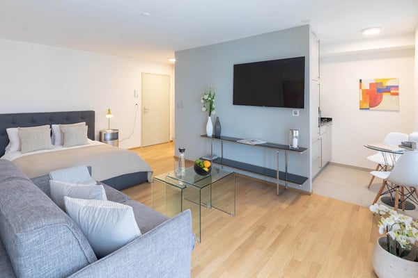 Central Furnished Studio Apartment in Zurich – Short Term with Cleaning 1