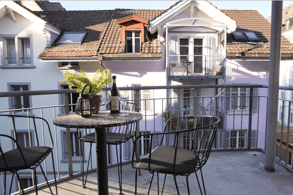 Furnished and spacious 2.5-bedroom apartment with weekly cleaning service for rent 8