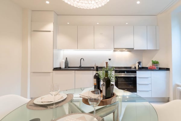 Modern furnished 2-bedroom apartment with garden seat in Zürich-Seefeld for rent 3