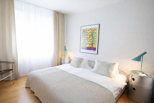 Modern furnished 1-bedroom apartment with weekly cleaning service for rent 4