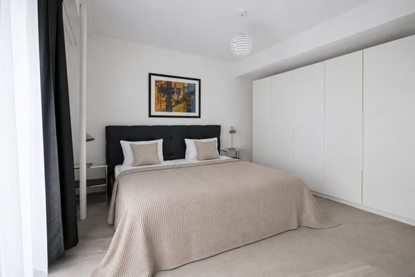 Charming 2.5-Room Attic Apartment with Balcony in Zürich Wiedikon 7