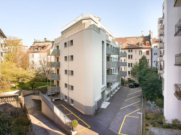 Modern Furnished 2-Room Apartment with Balcony in Zürich Wiedikon 9